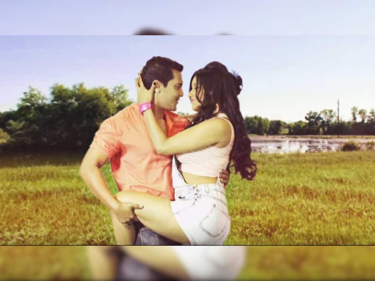 Video : ભોજપુરી હોટ્ટી મોનાલિસા અને આદિત્ય નારાયણની Kiss થઈ છે વાઇરલ