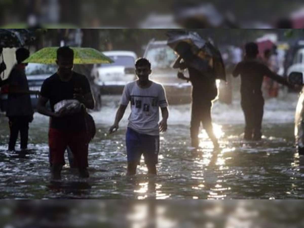 તોફાની વરસાદના કારણે યુપીમાં 26 લોકોનાં મોત: મુંબઇમાં 2ના જીવ ગયા