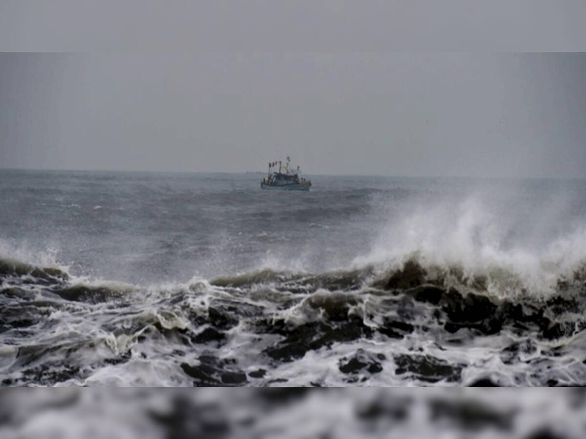 ગિરજા-3 બાર્જ કંડલાના સમુદ્રમાં ગરકાવ, રેસ્ક્યુ કરી 7 ક્રુ મેમ્બરોને બચાવ્યા