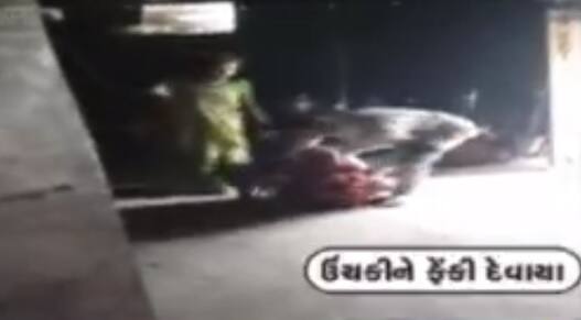 viral video : સભ્ય સમાજને શર્મસાર કરતો વીડિયો જોઇ તમે પણ ઉકળી ઉઠશો... viral video : સભ્ય સમાજને શર્મસાર કરતો વીડિયો જોઇ તમે પણ ઉકળી ઉઠશો...