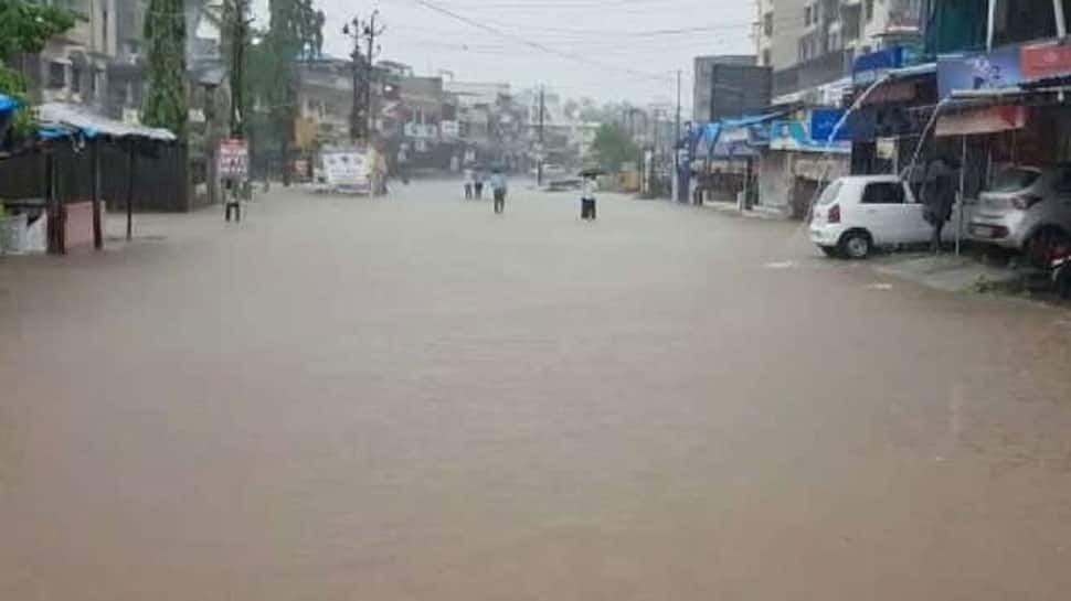 અમરેલી પંથકમાં બે કલાકમાં સવા ઇંચ વરસાદ બાદ નદીઓ ગાંડીતુર બની અમરેલી પંથકમાં બે કલાકમાં સવા ઇંચ વરસાદ બાદ નદીઓ ગાંડીતુર બની