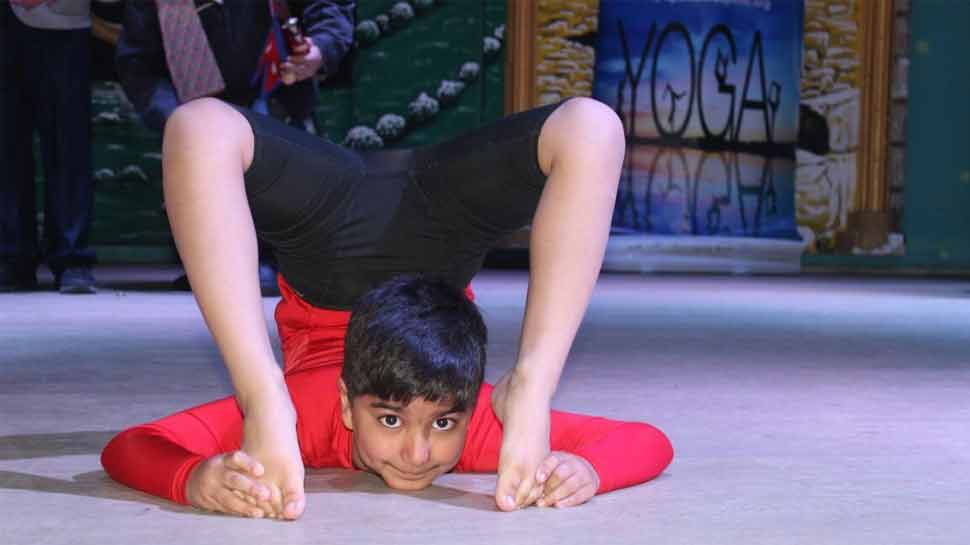 8 વર્ષના બાળકે કર્યું યોગમાં નામ, બ્રિટને આપ્યું આટલું મોટું સન્માન 8 વર્ષના બાળકે કર્યું યોગમાં નામ, બ્રિટને આપ્યું આટલું મોટું સન્માન