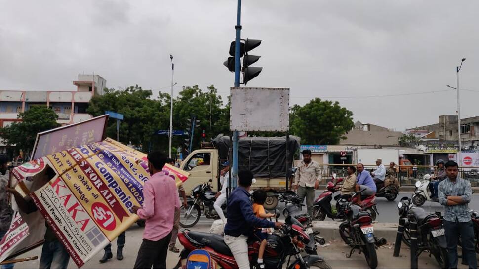 અમદાવાદ: સારંગપુરથી રખિયાલ સુધી પોલીસની મેગા ટ્રાફિક ડ્રાઇવ અમદાવાદ: સારંગપુરથી રખિયાલ સુધી પોલીસની મેગા ટ્રાફિક ડ્રાઇવ