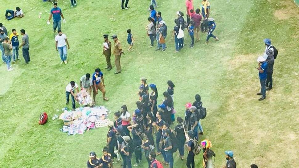 VIDEO: ટીમ હારી છતાં શ્રીલંકન ચાહકોએ સ્ટેડિયમમાં કર્યું એવું કામ, દુનિયા કરી રહી છે સલામ VIDEO: ટીમ હારી છતાં શ્રીલંકન ચાહકોએ સ્ટેડિયમમાં કર્યું એવું કામ, દુનિયા કરી રહી છે સલામ