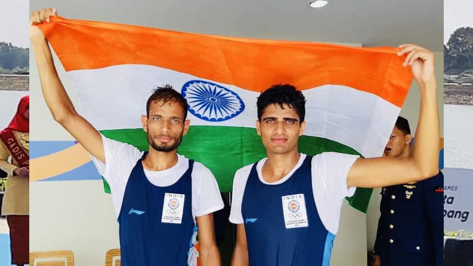 Asian Games 2018:રોવર દુષ્યંત ચૌહાણ, રોહિત કુમાર અને ભગવાન દાસે જીત્યા બ્રોન્ઝ મેડલ Asian Games 2018:રોવર દુષ્યંત ચૌહાણ, રોહિત કુમાર અને ભગવાન દાસે જીત્યા બ્રોન્ઝ મેડલ