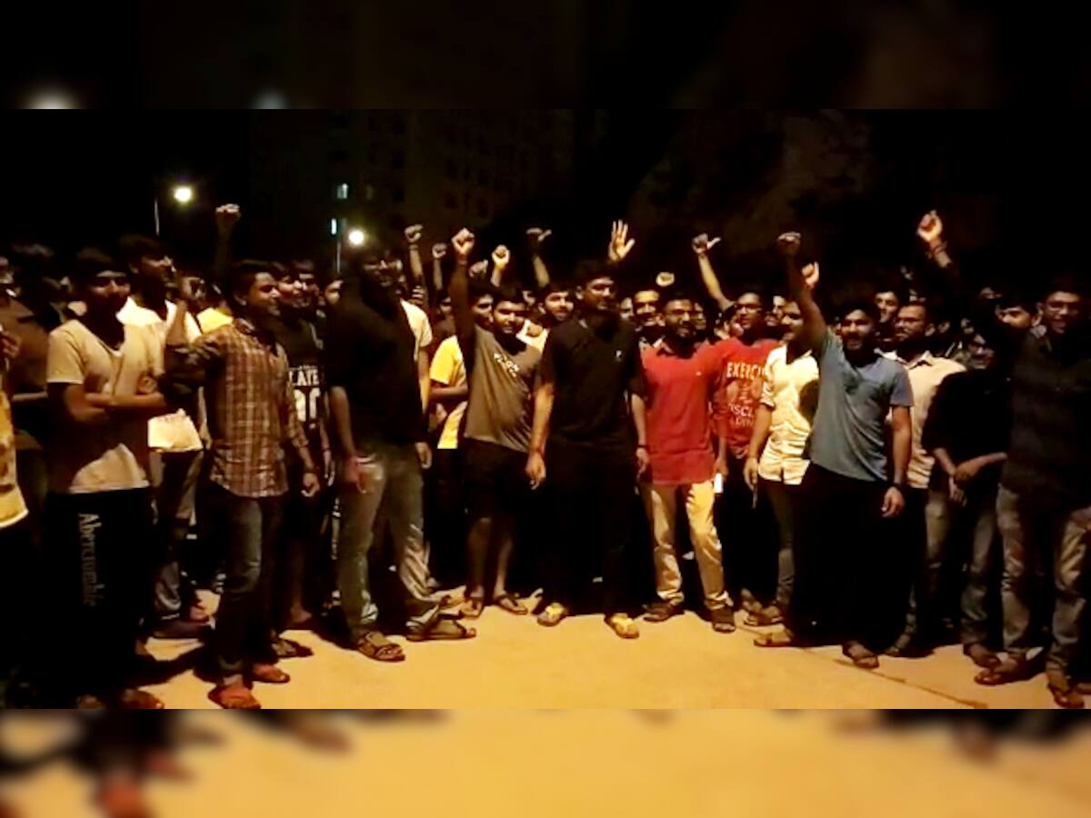 જૂનાગઢની GMERS મેડિકલ કોલેજના વિદ્યાર્થીઓ મોડી રાત્રે હડતાળ પર ઉતર્યા
