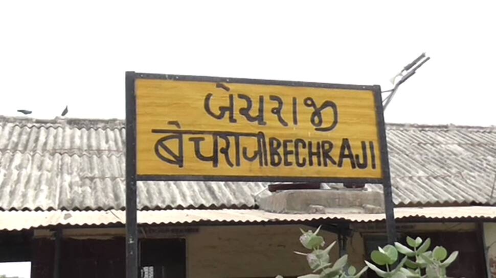 બહુચરાજીમાં છેલ્લા એક વર્ષથી રેલવે વ્યવહાર ઠપ, જાણો શું છે કારણ બહુચરાજીમાં છેલ્લા એક વર્ષથી રેલવે વ્યવહાર ઠપ, જાણો શું છે કારણ