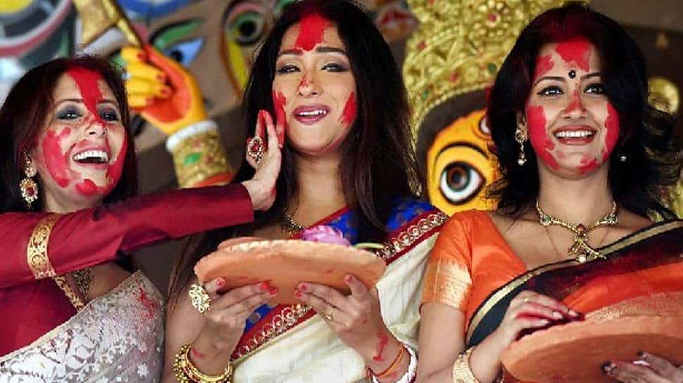કોલકાત્તામાં દુર્ગા પૂજાની ધૂમ કોલકાત્તામાં દુર્ગા પૂજાની ધૂમ