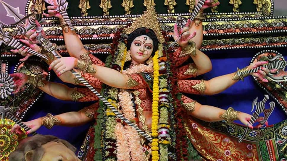 નવરાત્રીમાં કરો દુર્ગા સપ્તશતીના આ 10 મંત્રોનો જાપ, થશે એકદમ ચમત્કારી લાભ નવરાત્રીમાં કરો દુર્ગા સપ્તશતીના આ 10 મંત્રોનો જાપ, થશે એકદમ ચમત્કારી લાભ