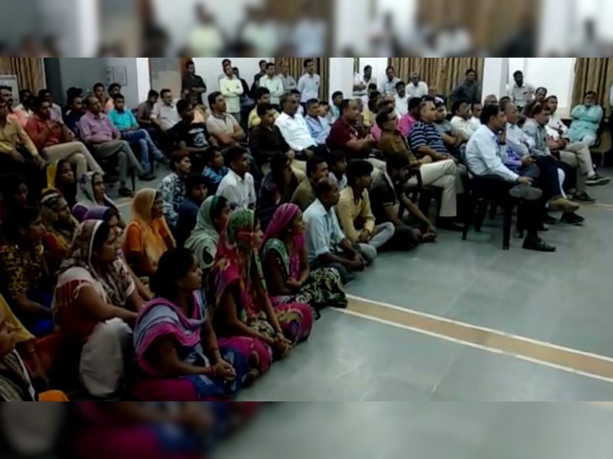   મહેસાણાઃ દેદીયાસણ ઈન્ડસ્ટ્રીયલ એસોસિએશન, પોલીસ અને ઠાકોર સેનાની મળી બેઠક, પરપ્રાંતીયોને આપી સુરક્ષાની ખાતરી 