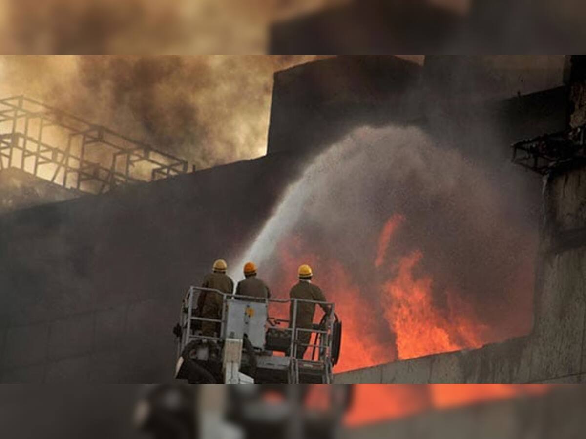BREAKING NEWS દિલ્હી: કરોલ બાગ સ્થિત ફેક્ટરીમાં ભીષણ આગ, 4 લોકોના મોત