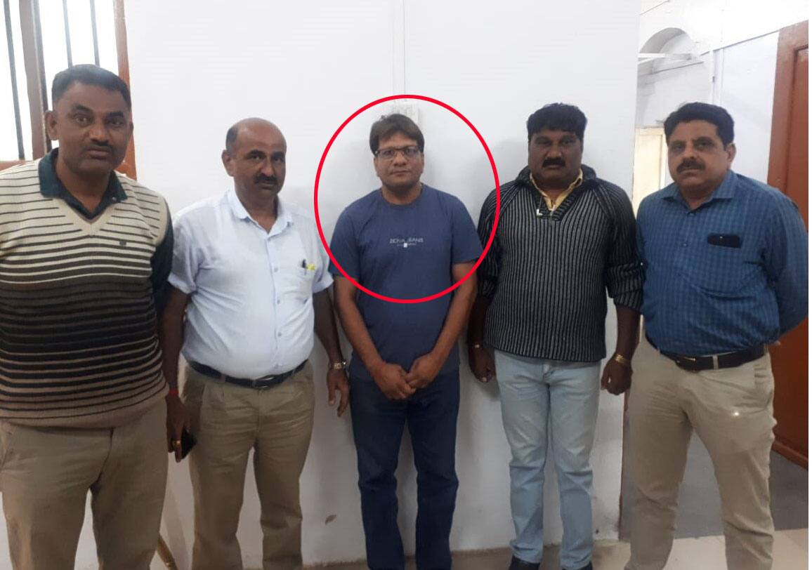વડોદરાના ગુમ પૂર્વ ક્રિકેટર 8 દિવસ બાદ દમણમાંથી મળ્યા, કર્યો ચોંકાવનારો ખુલાસો વડોદરાના ગુમ પૂર્વ ક્રિકેટર 8 દિવસ બાદ દમણમાંથી મળ્યા, કર્યો ચોંકાવનારો ખુલાસો