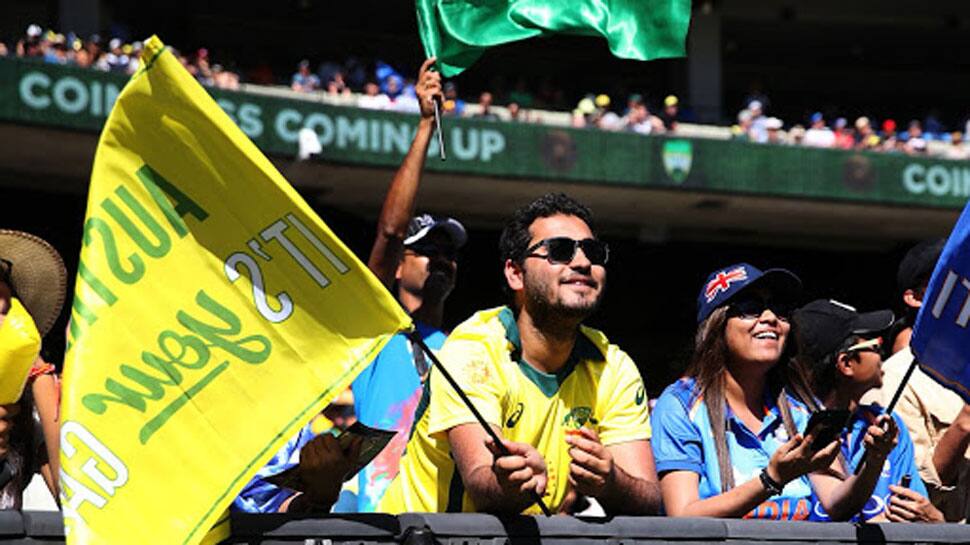 IND vs AUS: મેલબોર્નમાં દર્શકો ભારત પર કરી રહ્યાં છે વંશીય ટિપ્પણી, સીએએ આપી ચેતવણી IND vs AUS: મેલબોર્નમાં દર્શકો ભારત પર કરી રહ્યાં છે વંશીય ટિપ્પણી, સીએએ આપી ચેતવણી