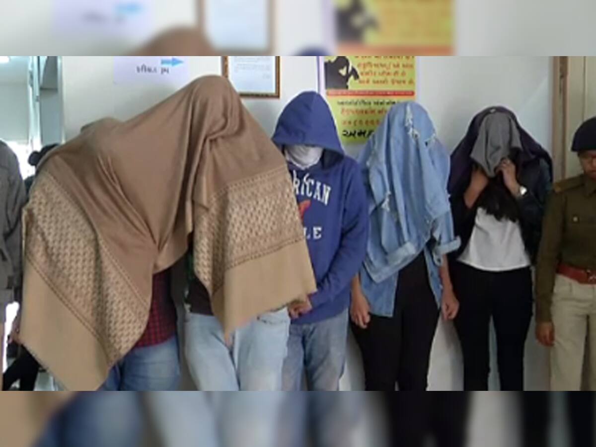 અમદાવાદ: વસ્ત્રાપુરમાં દારૂની મેહફીલ માણતા 25થી વધુ યુવક-યુવતીઓની અટકાયત