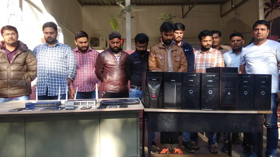 અમદાવાદ: ‘ગૂગલ પે’ નો ઉપયોગ કરી અમરિકાથી રૂપિયા પડાવતું બોગસ કોલ સેન્ટર ઝડપાયું અમદાવાદ: ‘ગૂગલ પે’ નો ઉપયોગ કરી અમરિકાથી રૂપિયા પડાવતું બોગસ કોલ સેન્ટર ઝડપાયું