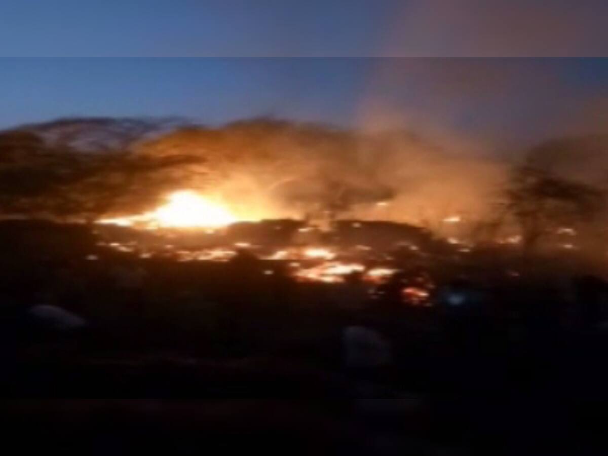 જામનગર: કાલાવાડમાં લાગેલી આગમાં 30 ઝુપડા બળીને ખાખ 