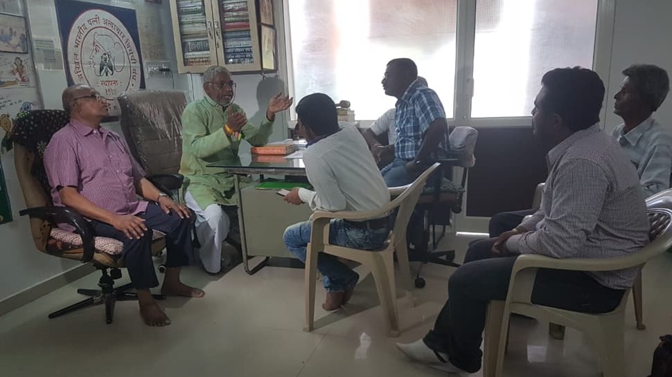પક્ષ નહિ, પણ પીડિત પતિઓને ન્યાય અપાવવાના વાયદા સાથે ચૂંટણી લડશે આ ઉમેદવાર પક્ષ નહિ, પણ પીડિત પતિઓને ન્યાય અપાવવાના વાયદા સાથે ચૂંટણી લડશે આ ઉમેદવાર