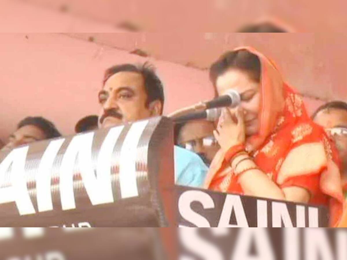 VIDEO: જનમેદની સામે અચાનક રડી પડ્યાં BJP ઉમેદવાર જયાપ્રદા, કારણ છે ચોંકાવનારું
