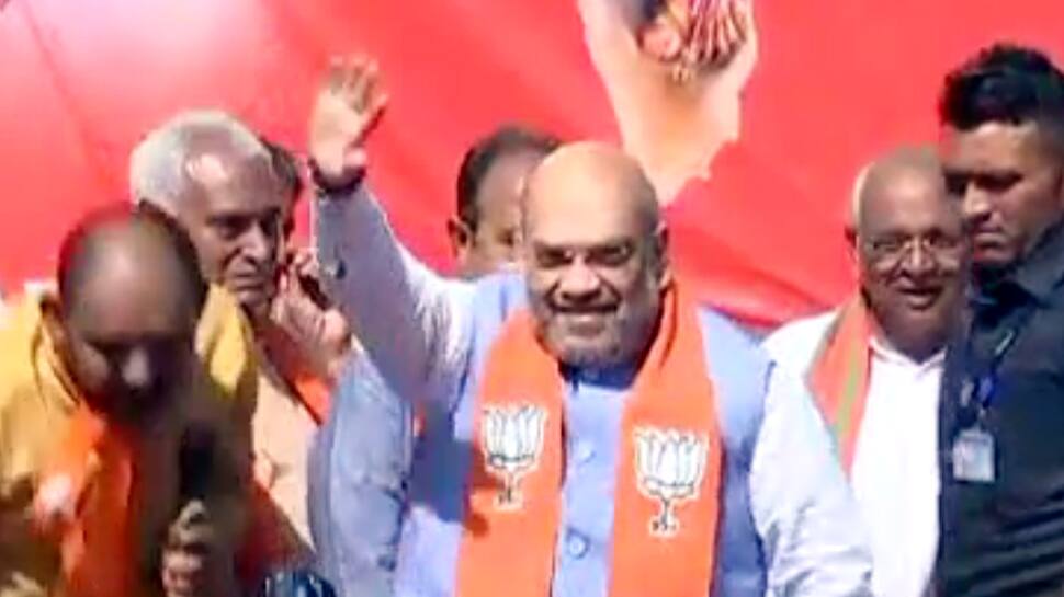 અમદાવાદમાં અમિત શાહનો ભવ્ય રોડ શો, મોટી સંખ્યામાં ઉમટ્યા કાર્યકર્તા અમદાવાદમાં અમિત શાહનો ભવ્ય રોડ શો, મોટી સંખ્યામાં ઉમટ્યા કાર્યકર્તા