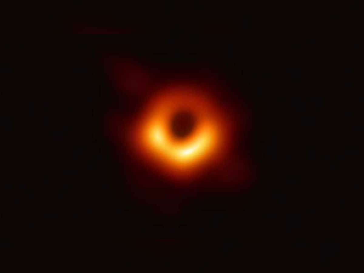 ઐતિહાસિક પળ: 500 ટ્રિલિયન કીમી અંતરે રહેલા 'Black Hole'ની પહેલી તસ્વીર