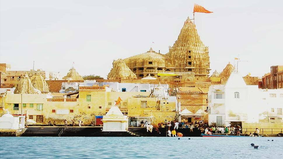 દ્વારકા મંદિરની રોકડ આવકમાં થયો ઘટાડો, પણ સોનાનું દાન વધ્યું દ્વારકા મંદિરની રોકડ આવકમાં થયો ઘટાડો, પણ સોનાનું દાન વધ્યું