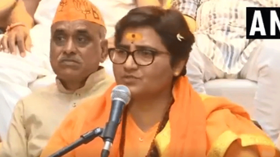 Video: સાધ્વી પ્રજ્ઞાની હૃદય દ્રાવક જેલયાત્રા, યાદ કરતા તેઓ પણ રડી પડ્યા Video: સાધ્વી પ્રજ્ઞાની હૃદય દ્રાવક જેલયાત્રા, યાદ કરતા તેઓ પણ રડી પડ્યા