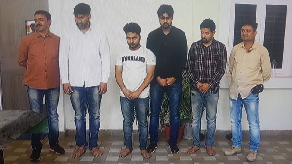 ગુજરાતના આઇપીએસ અધિકારીની પત્નીના ખાતામાંથી રૂપિયા ઉપાડનાર ગેંગની ધરપકડ ગુજરાતના આઇપીએસ અધિકારીની પત્નીના ખાતામાંથી રૂપિયા ઉપાડનાર ગેંગની ધરપકડ