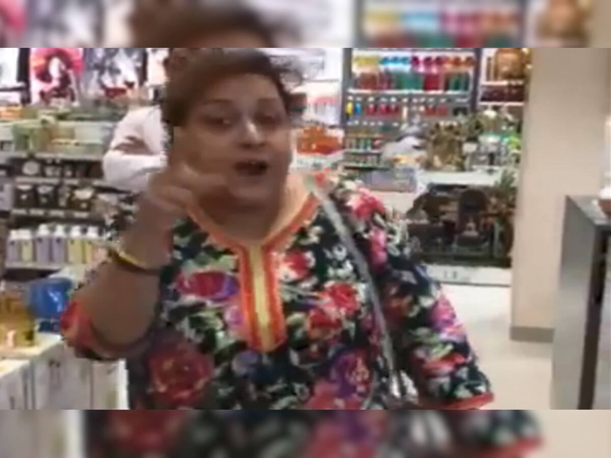 Viral Video : યુવતીઓને ટૂંકા વસ્ત્રોમાં જોઈ મહિલા બોલી, "આમનો તો બળાત્કાર થવો જોઈએ...!"