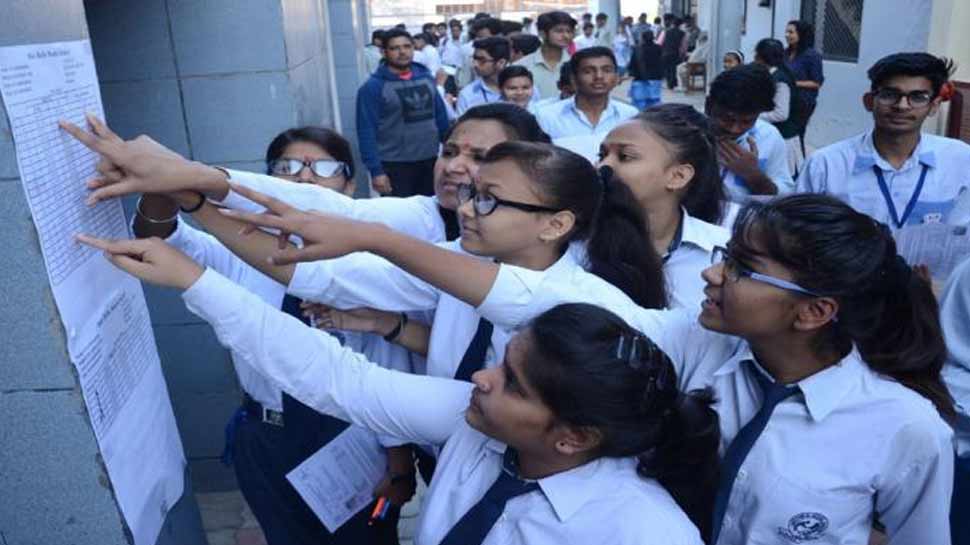 CBSE Class 10th Result 2019: જામનગરના આર્યન સહિત 13 વિદ્યાર્થીઓના 500માંથી 499 માર્ક્સ CBSE Class 10th Result 2019: જામનગરના આર્યન સહિત 13 વિદ્યાર્થીઓના 500માંથી 499 માર્ક્સ