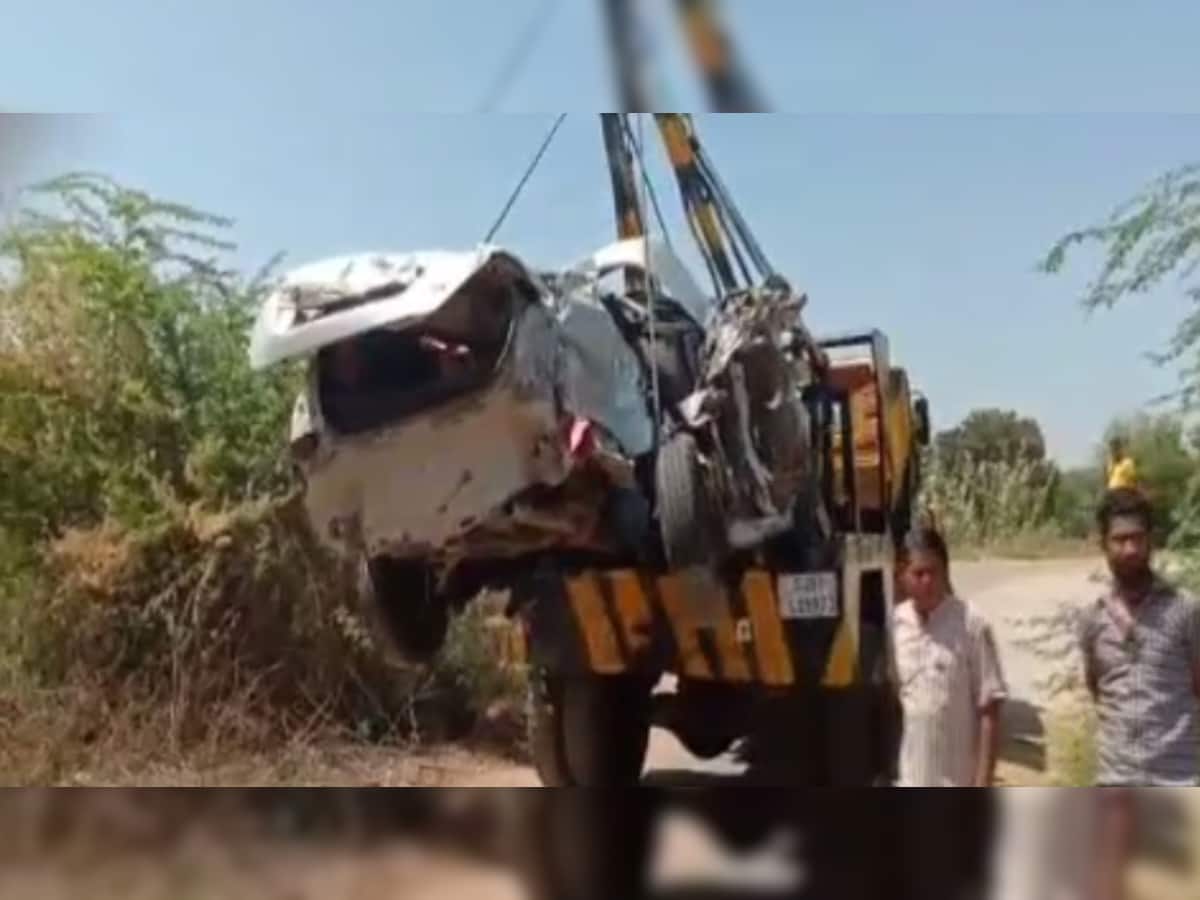 નડિયાદ: ચાલકે કાબુ ગુમાવતા કાર 25 ફુટ ખાડામાં ખબાકી, ચારના મોત
