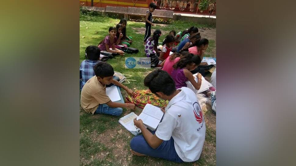 વડોદરાના આ યુવાઓને સલામ...ગરીબ બાળકોના જીવનનું અદભૂત રીતે કરે છે ઘડતર વડોદરાના આ યુવાઓને સલામ...ગરીબ બાળકોના જીવનનું અદભૂત રીતે કરે છે ઘડતર
