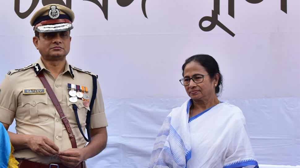 શારદા ચિટફંડ કેસના IPS અધિકારી સુપ્રીમ કોર્ટ પહોંચ્યા, ધરપકડથી બચવા માગી રાહત શારદા ચિટફંડ કેસના IPS અધિકારી સુપ્રીમ કોર્ટ પહોંચ્યા, ધરપકડથી બચવા માગી રાહત