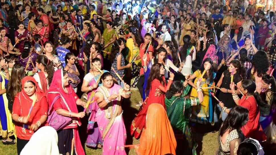 વિદ્યાર્થીઓ માટે ખુશીના સમાચાર, ગુજરાતમાં નવરાત્રિનું વેકેશન રહેશે યથાવત વિદ્યાર્થીઓ માટે ખુશીના સમાચાર, ગુજરાતમાં નવરાત્રિનું વેકેશન રહેશે યથાવત