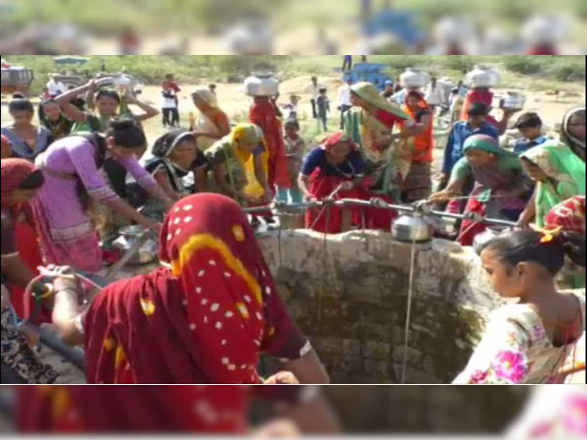 ગુજરાત સરકારની મોટી-મોટી વાતો પણ, આ ગામને 10-15 દિવસે મળે છે પીવાનું પાણી  