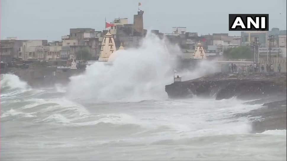 વાયુ વાવાઝોડું: 3 લાખ લોકોને સુરક્ષિત જગ્યાઓ પર ખસેડાયા-અમિત શાહ વાયુ વાવાઝોડું: 3 લાખ લોકોને સુરક્ષિત જગ્યાઓ પર ખસેડાયા-અમિત શાહ