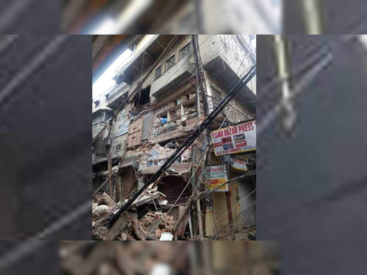 Video: જૂની દિલ્હીમાં ધરાશાયી 4 માળની બિલ્ડિંગ, રેસ્ક્યૂ ઓપરેશન ચાલુ