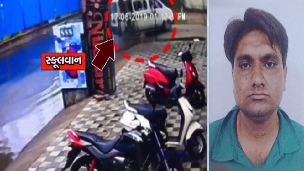 અમદાવાદ : જે વાનમાંથી 3 બાળકો નીચે પટકાયા હતા, તેના ડ્રાઈવરની ધરપકડ કરાઈ અમદાવાદ : જે વાનમાંથી 3 બાળકો નીચે પટકાયા હતા, તેના ડ્રાઈવરની ધરપકડ કરાઈ
