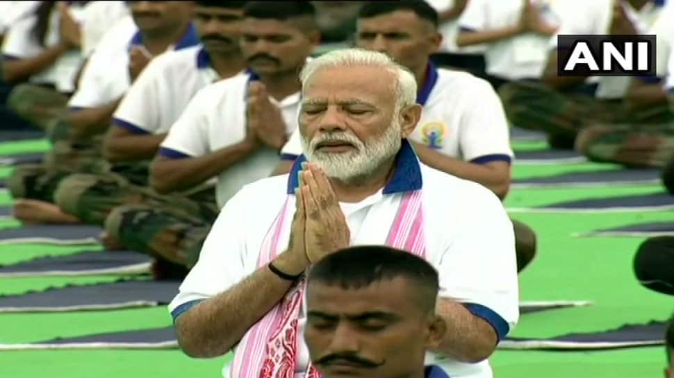 #YogaDay2019: આખી દુનિયા કરી રહી છે યોગ, PM મોદીએ રાંચીમાં કર્યો યોગાભ્યાસ #YogaDay2019: આખી દુનિયા કરી રહી છે યોગ, PM મોદીએ રાંચીમાં કર્યો યોગાભ્યાસ