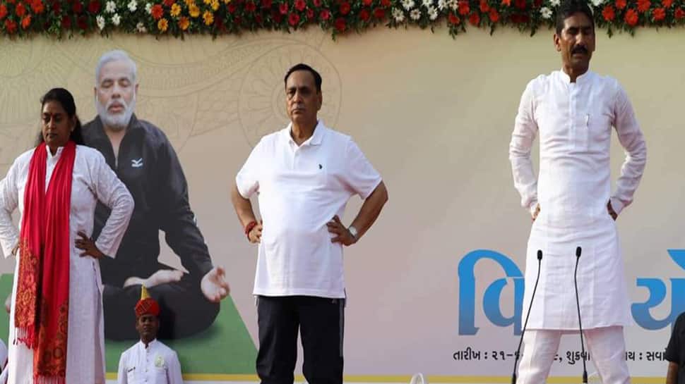 Yoga Day પર CM વિજય રૂપાણીએ કરી મોટી જાહેરાત, ગુજરાતમાં બનશે યોગ બોર્ડ Yoga Day પર CM વિજય રૂપાણીએ કરી મોટી જાહેરાત, ગુજરાતમાં બનશે યોગ બોર્ડ