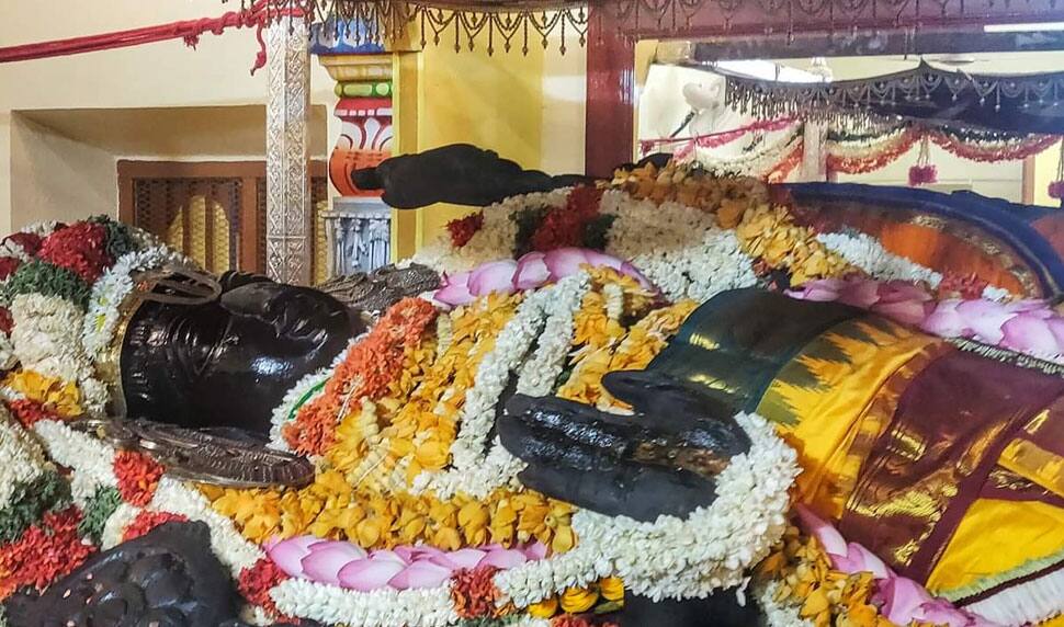 40 વર્ષમાં એક વખત જળસમાધિમાંથી બહાર આવે છે ભગવાન અતિ વરદાર 40 વર્ષમાં એક વખત જળસમાધિમાંથી બહાર આવે છે ભગવાન અતિ વરદાર