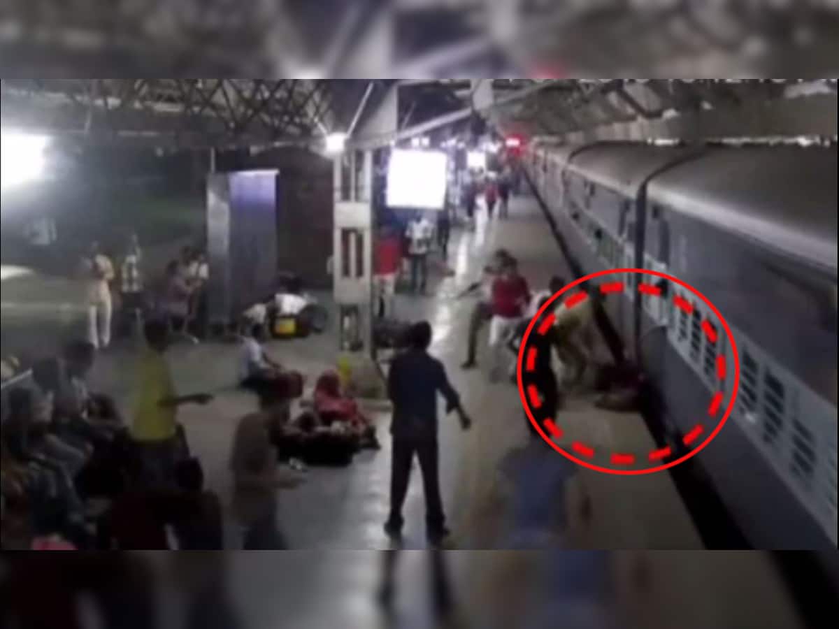 CCTV : અમદાવાદ સ્ટેશન પર ચાલુ ટ્રેને ચઢવા જતા મહિલાનો પગ લપસ્યો