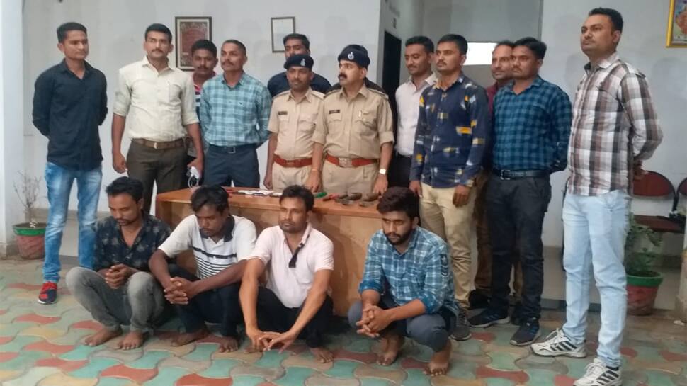 દિલ્હીથી અમદાવાદ ફ્લાઇટમાં ચોરી કરતા આવતી હાઇટેક ગેંગની ધરપકડ દિલ્હીથી અમદાવાદ ફ્લાઇટમાં ચોરી કરતા આવતી હાઇટેક ગેંગની ધરપકડ