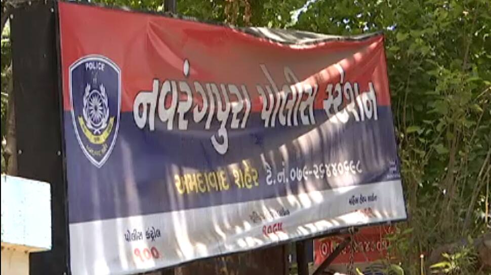 અમદાવાદ: નવરંગપુરા પોલીસ સ્ટેશનમાં ફરજ બજાવતા 2 કોન્સ્ટેબલ થયા ગુમ અમદાવાદ: નવરંગપુરા પોલીસ સ્ટેશનમાં ફરજ બજાવતા 2 કોન્સ્ટેબલ થયા ગુમ