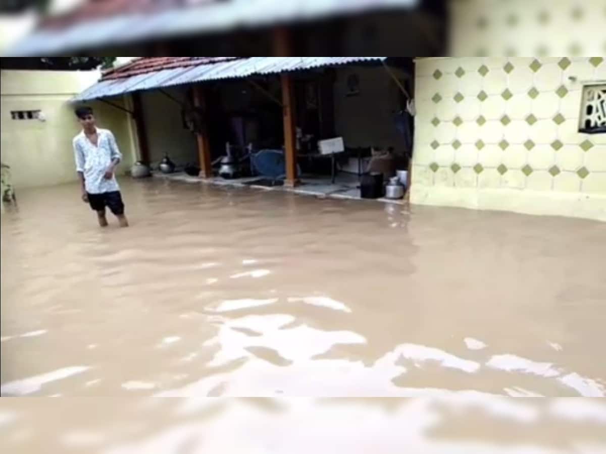 9.5 ઈંચ વરસાદ બાદ વાવના વાવડી ગામમાં ઘરોમાં પાણી ઘૂસ્યા, સવારથી લોકો ભૂખ્યાં-તરસ્યાં