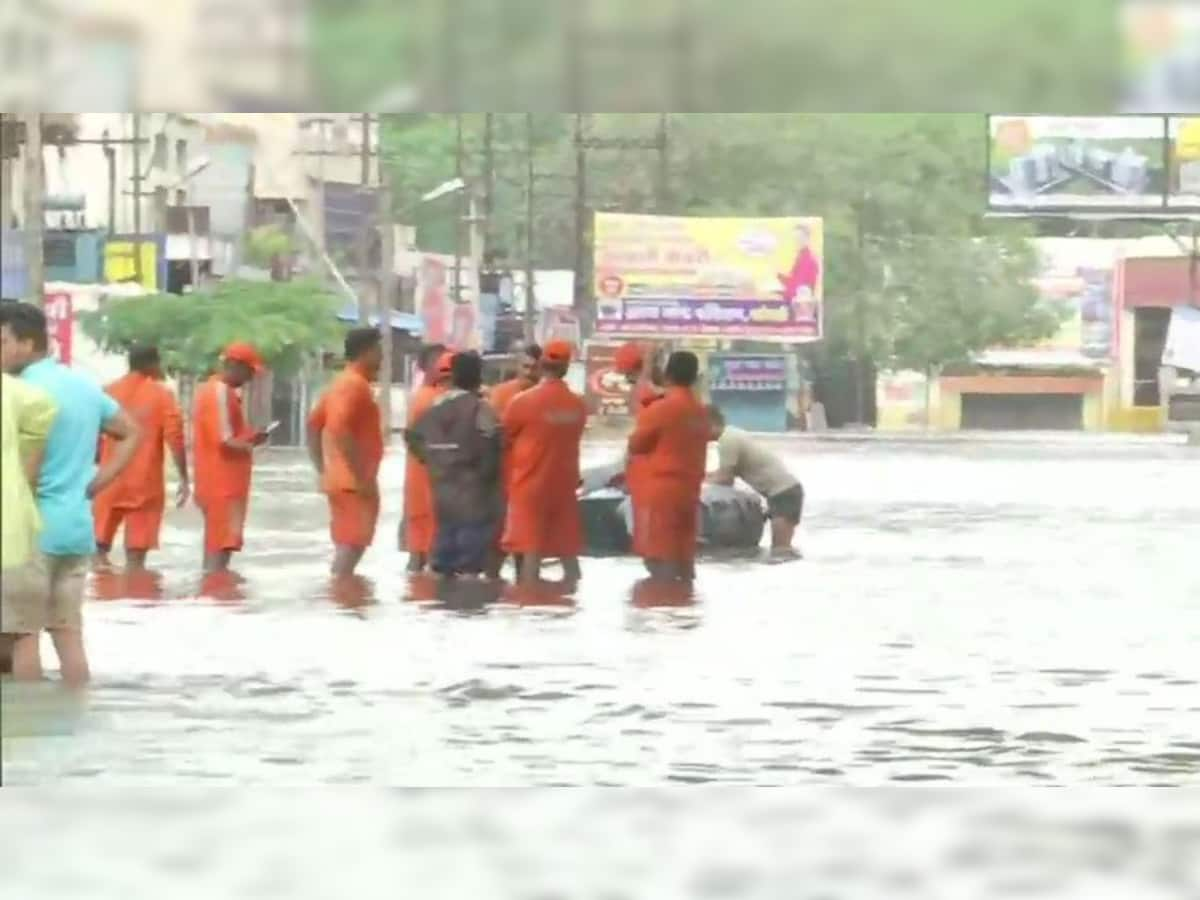 કર્ણાટકમાં પૂરથી 24ના મોત, મહારાષ્ટ્રના સાંગલીમાં 500 ગામ ડૂબ્યા