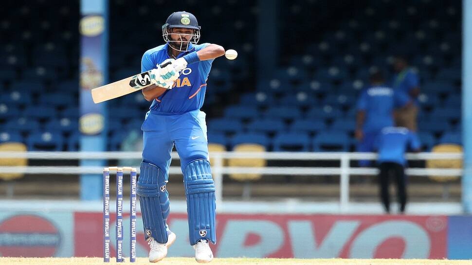 IND vs WI- નંબર-4 પર અય્ચર ફિટ, ધોનીની જેમ પંત નીચલા ક્રમ પર રમેઃ ગાવસ્કર IND vs WI- નંબર-4 પર અય્ચર ફિટ, ધોનીની જેમ પંત નીચલા ક્રમ પર રમેઃ ગાવસ્કર