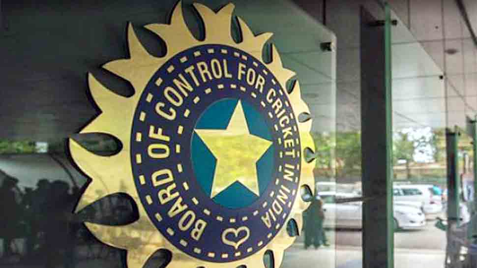 BCCI સામે ફરી ઉઠ્યા સવાલ, રાહુલ દ્રવિડનો કેસ લડવો છે તો સચિન, ગાંગુલી અને લક્ષ્મણનો કેમ નહીં? BCCI સામે ફરી ઉઠ્યા સવાલ, રાહુલ દ્રવિડનો કેસ લડવો છે તો સચિન, ગાંગુલી અને લક્ષ્મણનો કેમ નહીં?