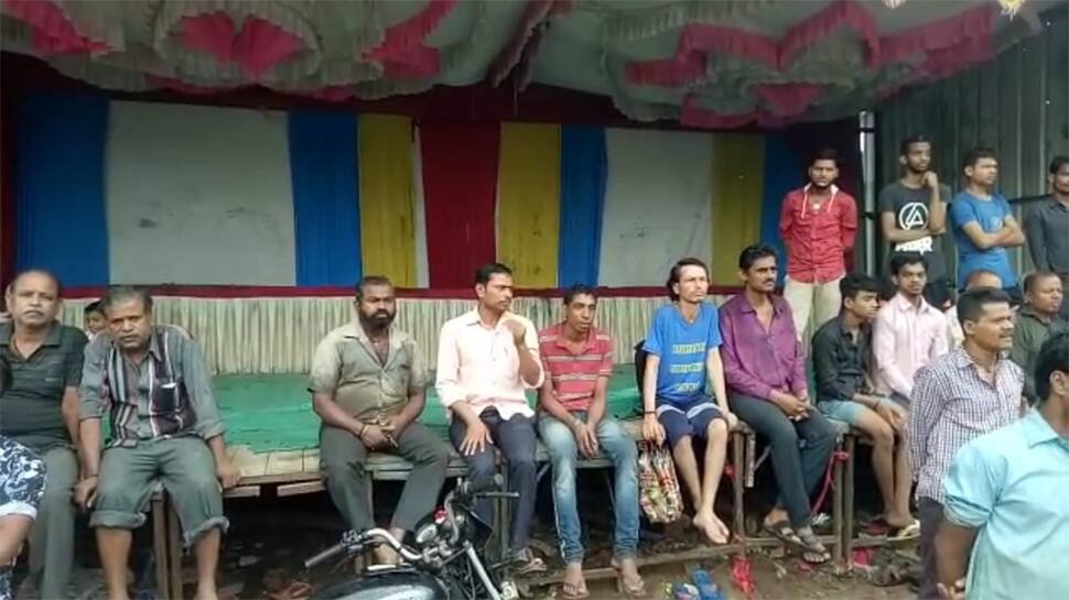 લ્યો... બોલો મંડપમાંથી ભગવાનની મૂર્તિ જ ગાયબ થઇ ગઇ લ્યો... બોલો મંડપમાંથી ભગવાનની મૂર્તિ જ ગાયબ થઇ ગઇ