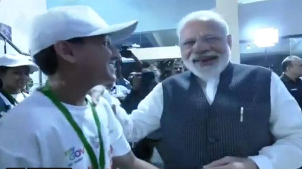 VIDEO: ISRO હેડક્વાર્ટરમાં બાળકોએ PM મોદીને પૂછ્યો એવો સવાલ, સાંભળીને તેઓ ખડખડાટ હસી પડ્યાં VIDEO: ISRO હેડક્વાર્ટરમાં બાળકોએ PM મોદીને પૂછ્યો એવો સવાલ, સાંભળીને તેઓ ખડખડાટ હસી પડ્યાં