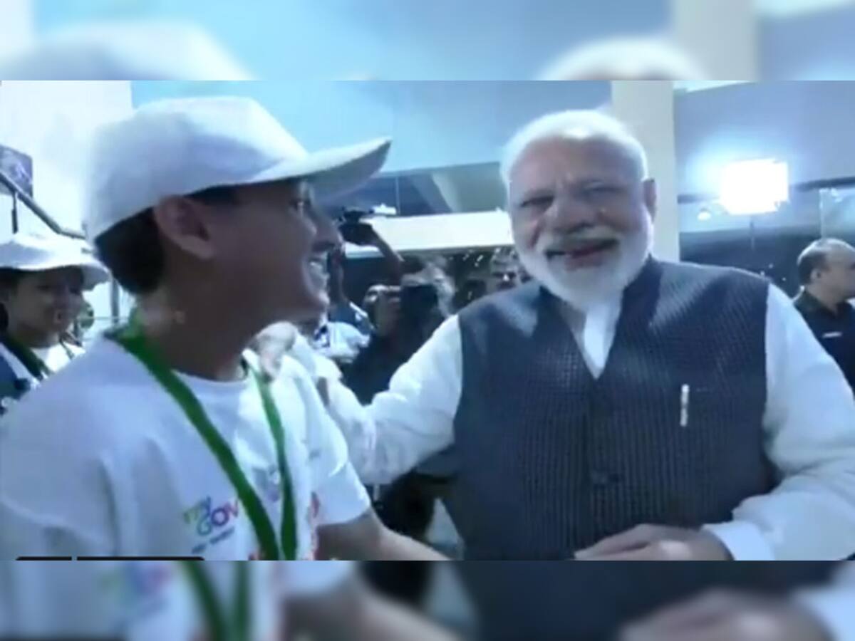VIDEO: ISRO હેડક્વાર્ટરમાં બાળકોએ PM મોદીને પૂછ્યો એવો સવાલ, સાંભળીને તેઓ ખડખડાટ હસી પડ્યાં